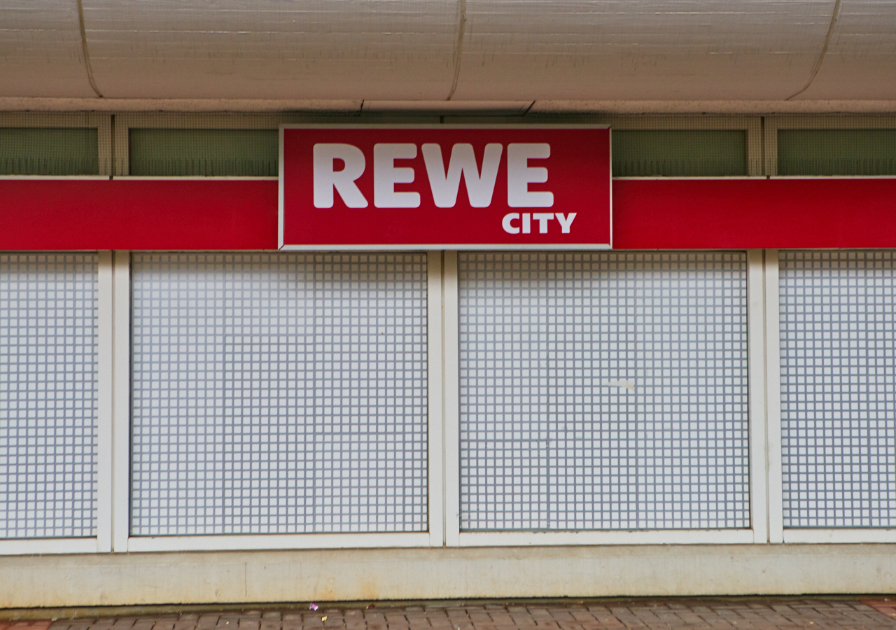 REWE Verkaufsladen im Marx-Zenrtum kurz vor der Schließung REWE Verkaufsladen im Marx-Zenrtum kurz vor der Schließung
