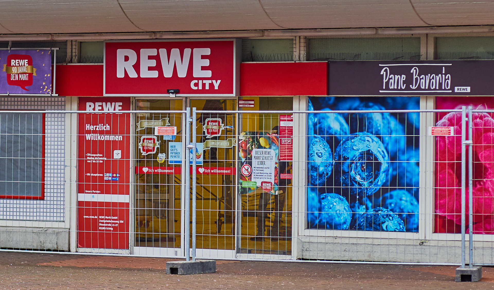 Das letzte Teilrohr auf dem Piederstorfer wird angeschweißt.