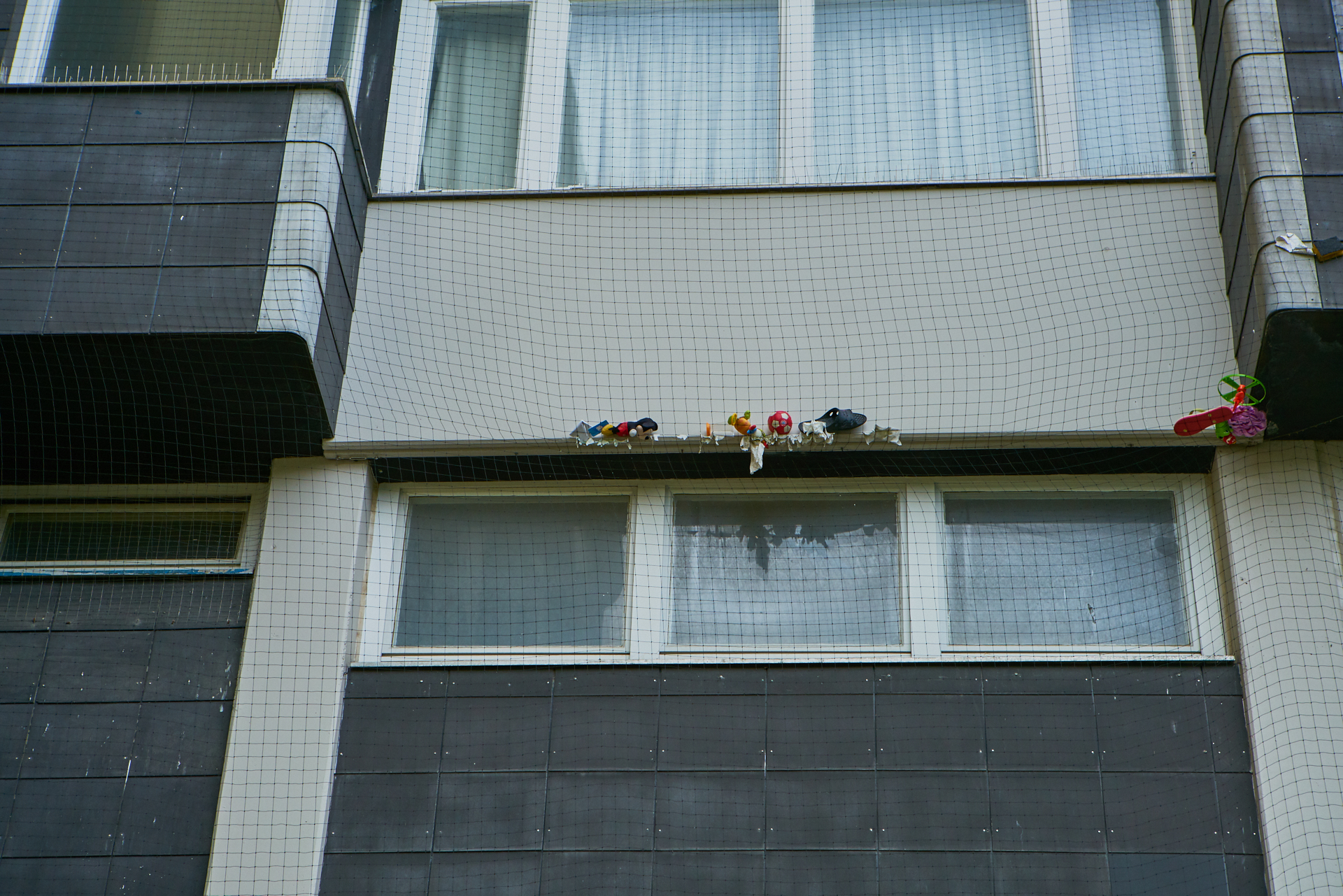 Marx-Zentrum und der Müll imTaubennetz.