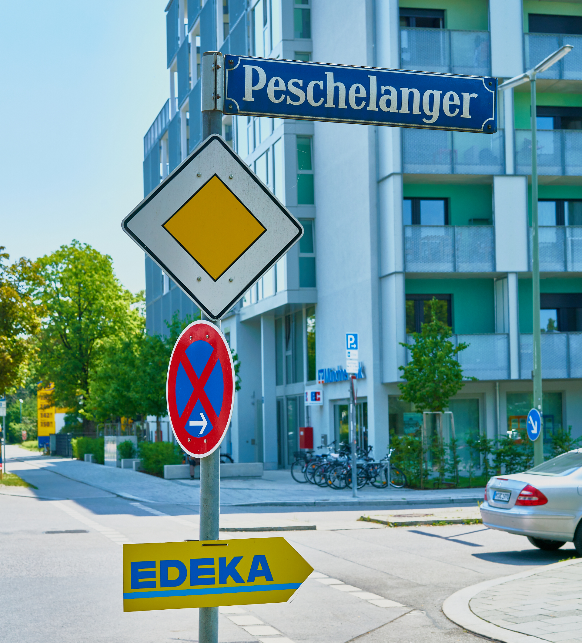 Neue Hinweisschilder für unser #EDEKA im #Marx-Zentrum
