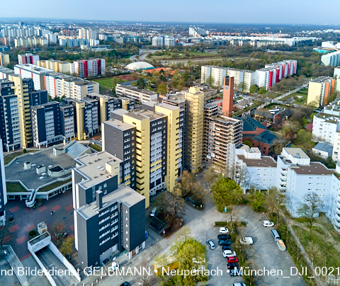 30.04.2021 - Fassadensanierung am Peschelanger 14 im Marx-Zentrum in Neuperlach