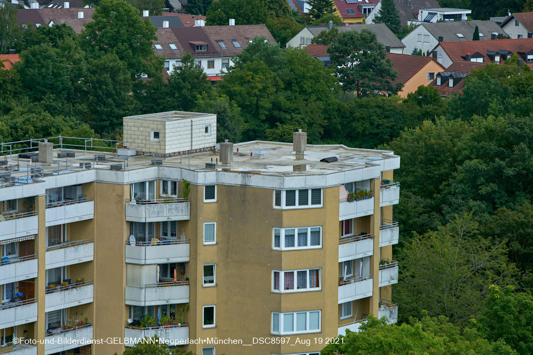 19.08.2021 - Dachsanierung am Karl-Marx-Ring in Neuperlach
