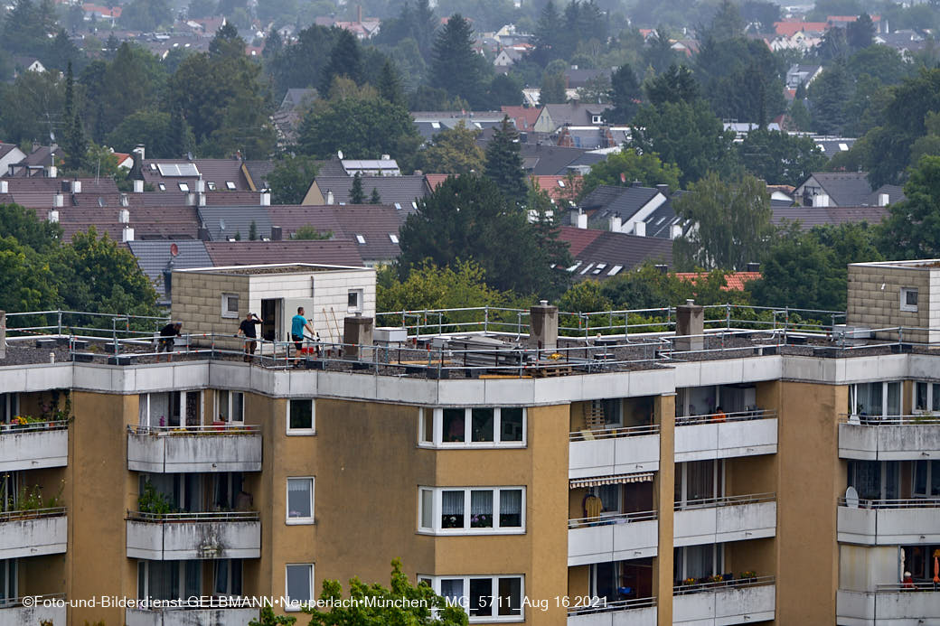 19.08.2021 - Dachsanierung am Karl-Marx-Ring in Neuperlach
