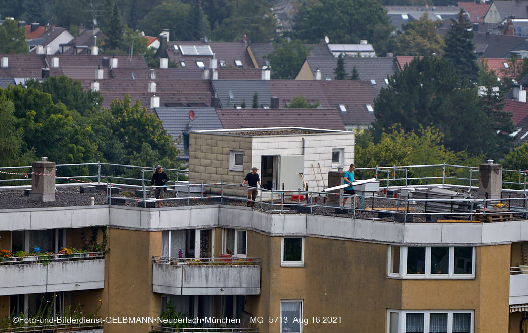 19.08.2021 - Dachsanierung am Karl-Marx-Ring in Neuperlach