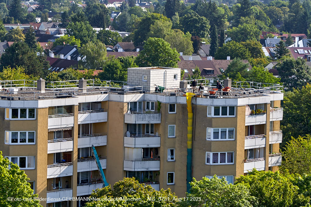19.08.2021 - Dachsanierung am Karl-Marx-Ring in Neuperlach