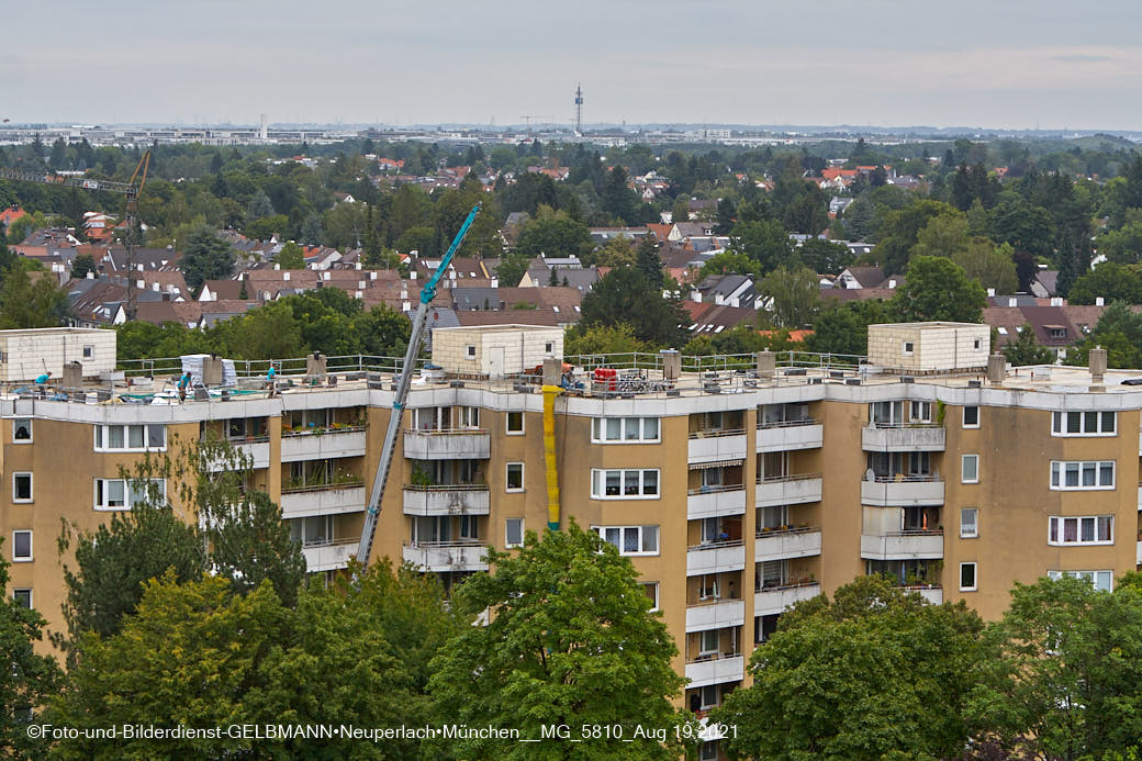 19.08.2021 - Dachsanierung am Karl-Marx-Ring in Neuperlach