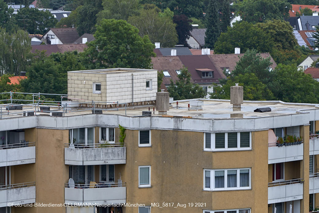 19.08.2021 - Dachsanierung am Karl-Marx-Ring in Neuperlach