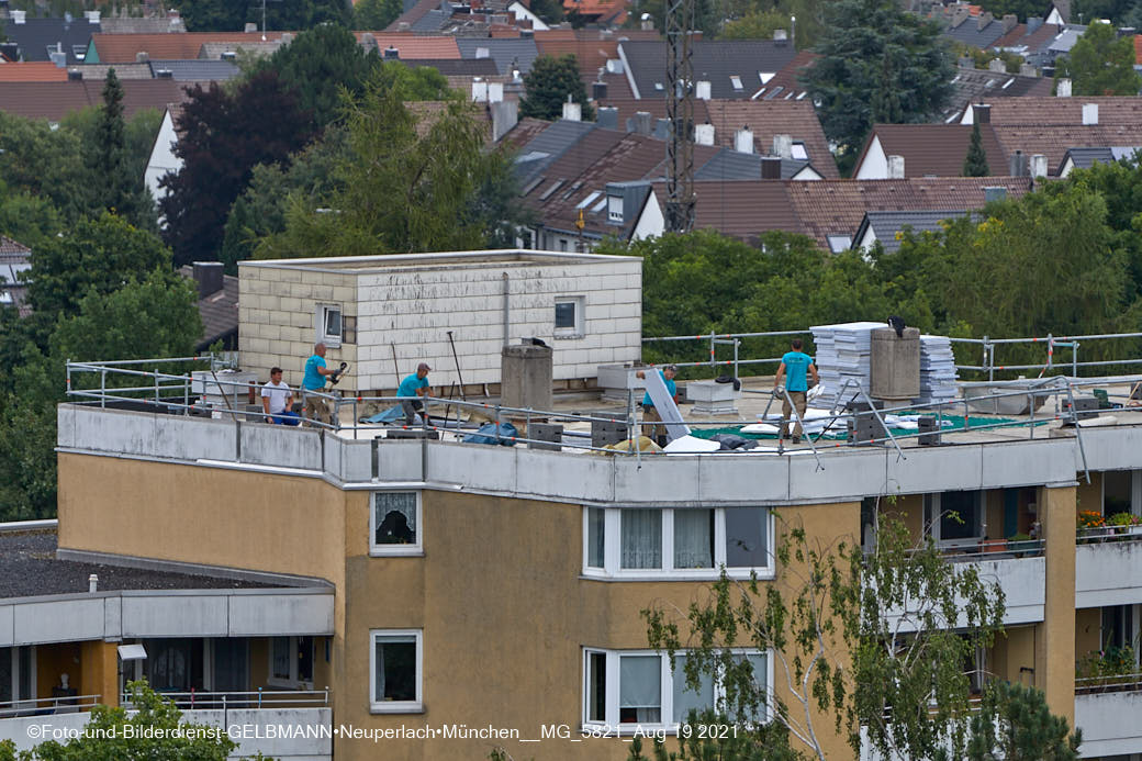 19.08.2021 - Dachsanierung am Karl-Marx-Ring in Neuperlach