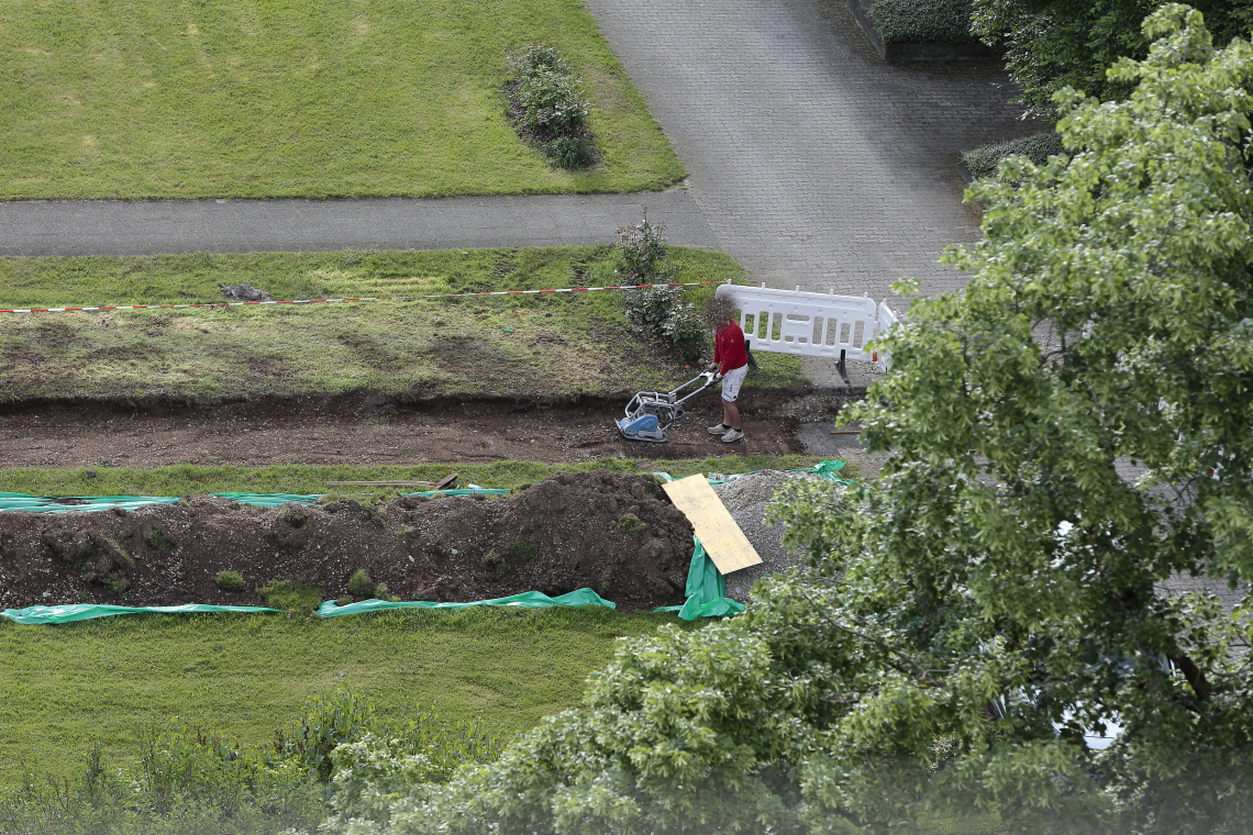 16.05.2024 - Erde für Tiefgaragensanierung am KMR 52-62
