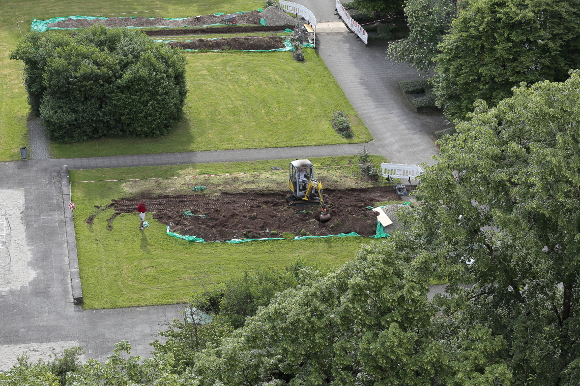 16.05.2024 - Erde für Tiefgaragensanierung am KMR 52-62