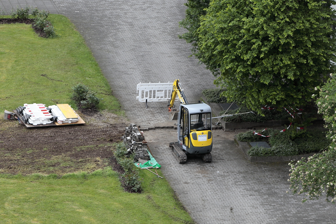 17.05.2024 - Erde für Tiefgaragensanierung am KMR 52-62