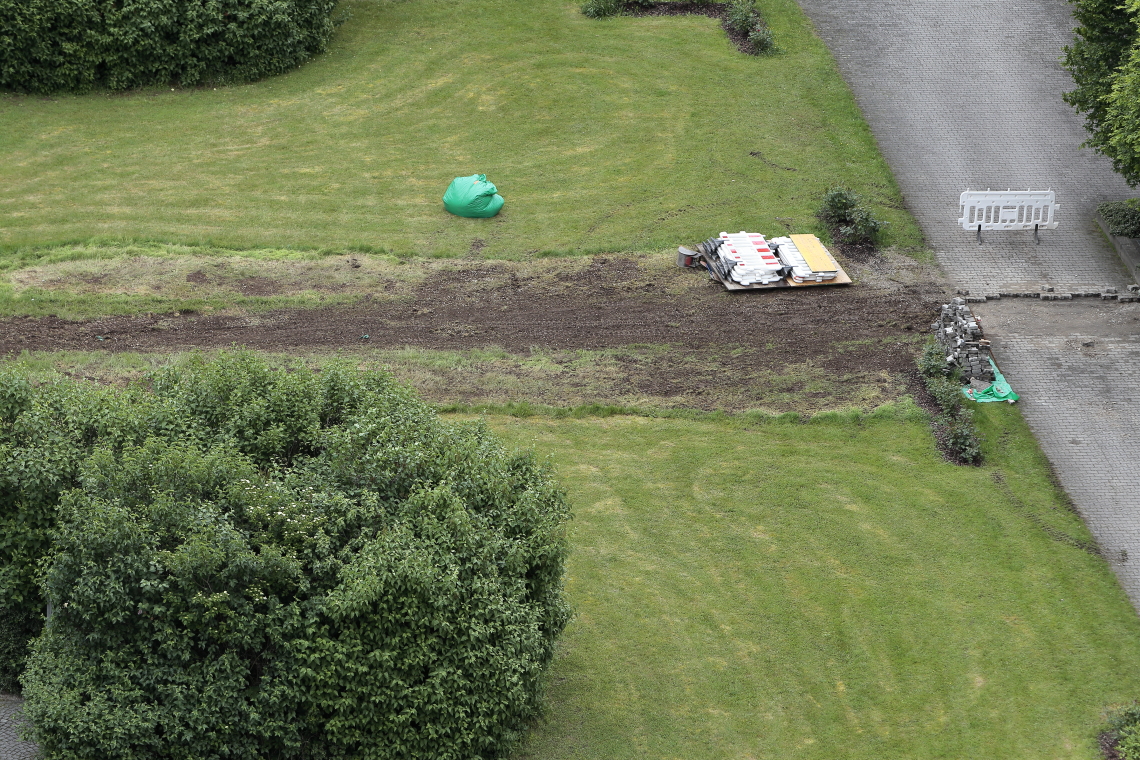 17.05.2024 - Erde für Tiefgaragensanierung am KMR 52-62