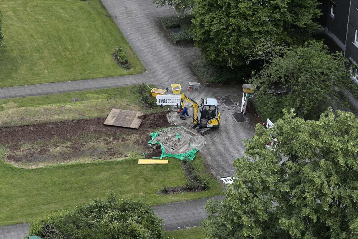 17.05.2024 - Erde für Tiefgaragensanierung am KMR 52-62