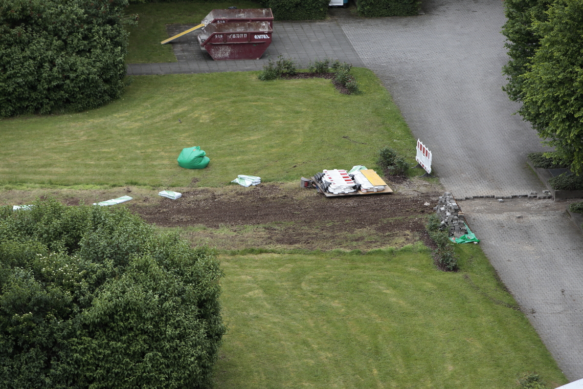 17.05.2024 - Erde für Tiefgaragensanierung am KMR 52-62