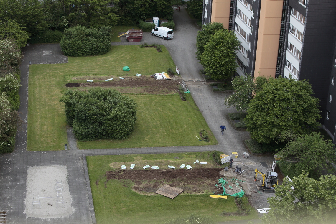 17.05.2024 - Erde für Tiefgaragensanierung am KMR 52-62