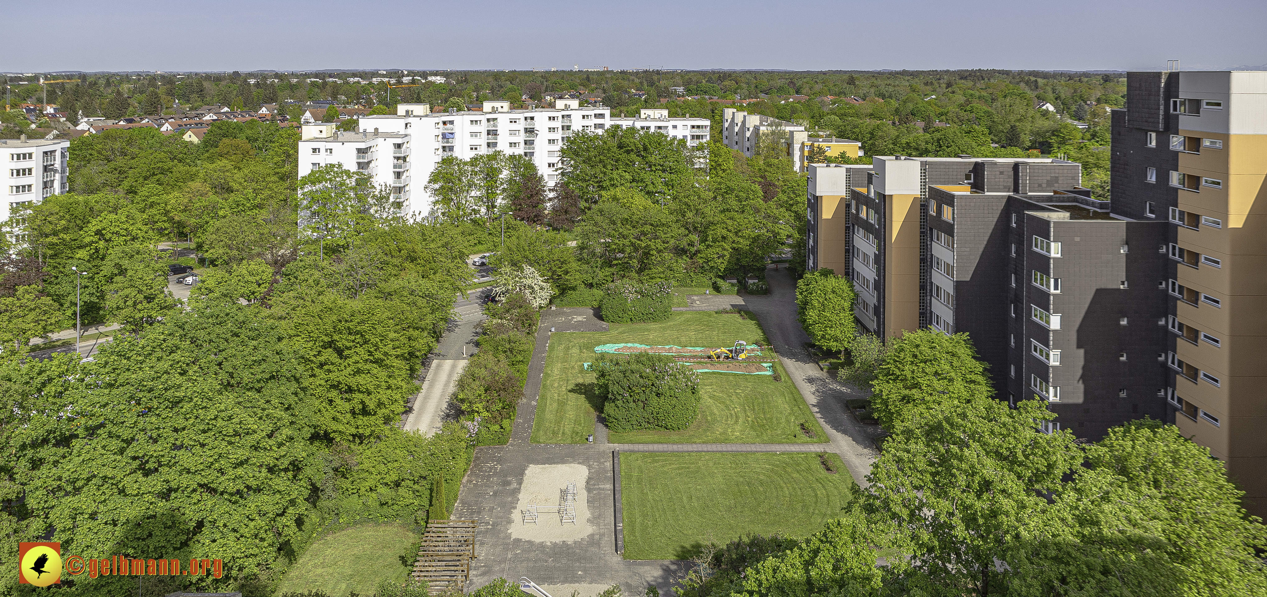 18.04.2016 - Fortschritt bei der Fassadensanierung in unserem Marx-Zentrum in Neuperlach